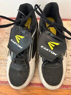 Easton Diamond Lo Baseball Cleats - Size 7(Like New)